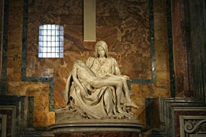 Michelangelo's_Pieta_5450